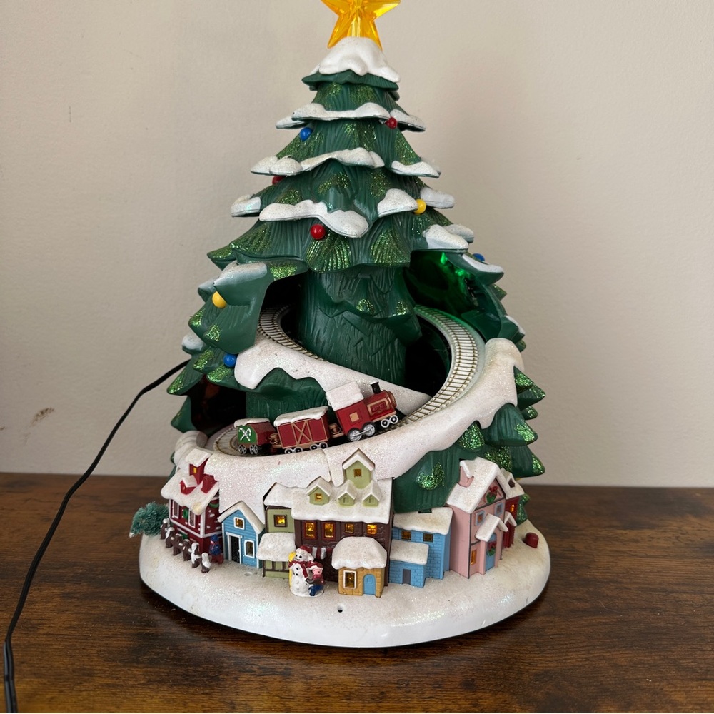 Vintage Avon 2007 Musical Christmas Tree with Moving Train & Village Scene - Picture 10 of 11